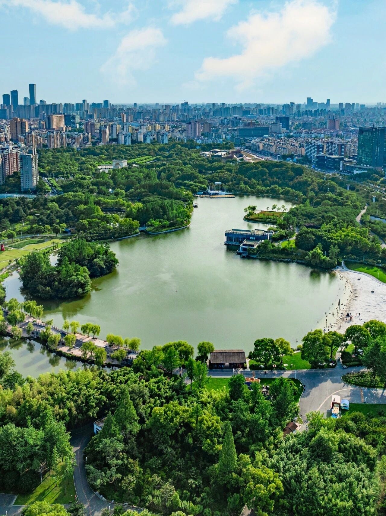 Daning Lingshi Park: Shanghai’s Urban Oasis of Blooms & Waterways