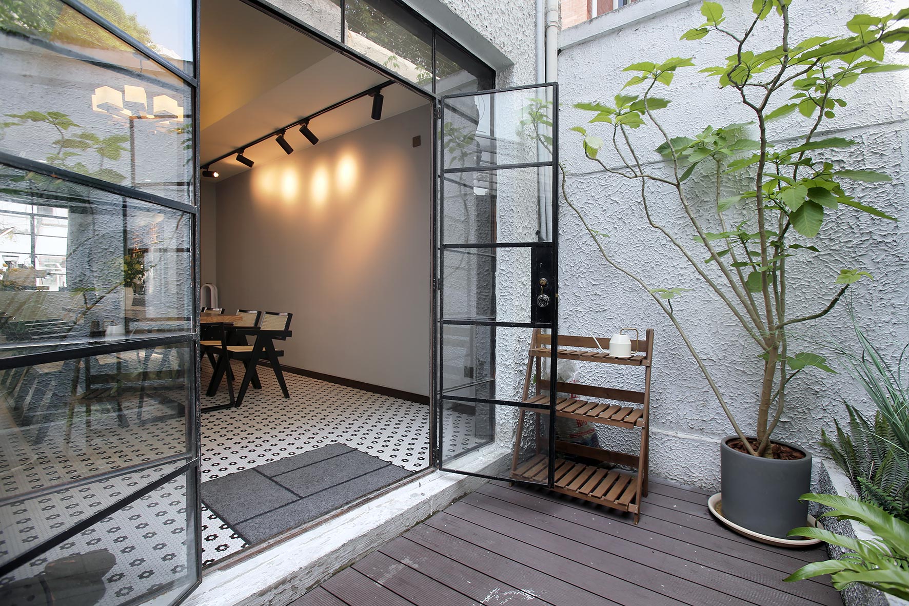 Shanghai Downtown Hills Boutique Guesthouse - Near Metro Line 7, Exit 3, Changping Road