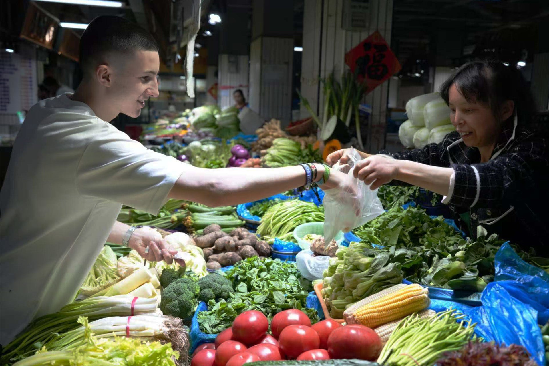 Eat Like a Local:Shanghai Wet Market and Xiaolongbao-making