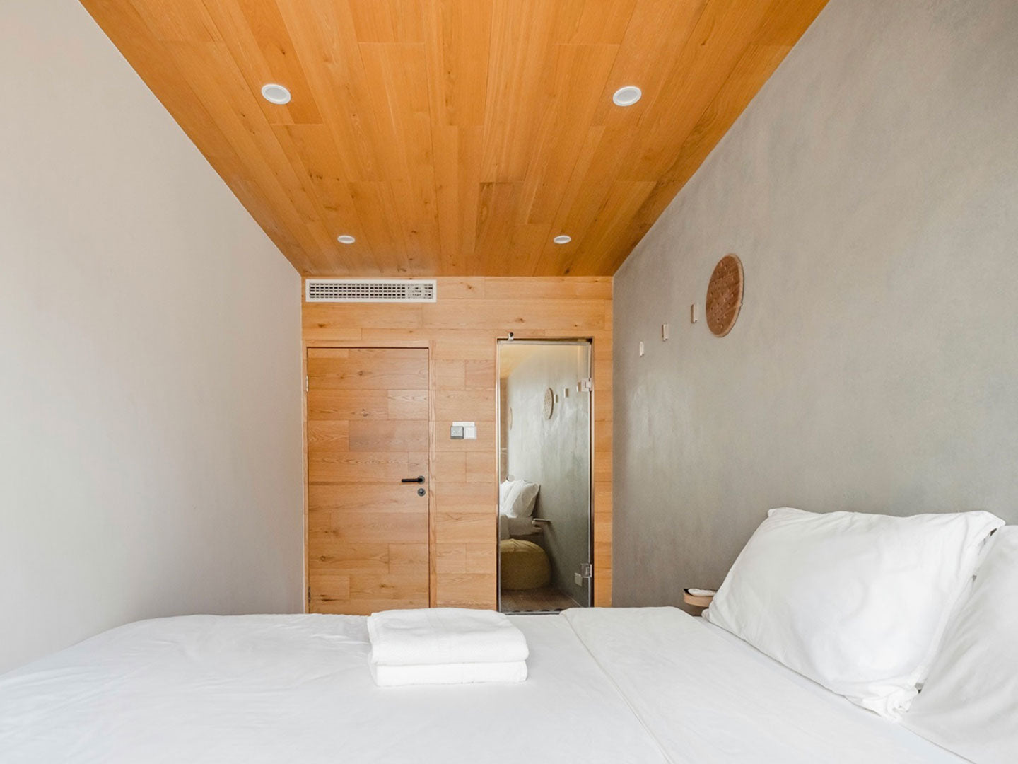 Shanghai Hills & Gefii SPACE X close to Metro line 2 Jing'an Temple