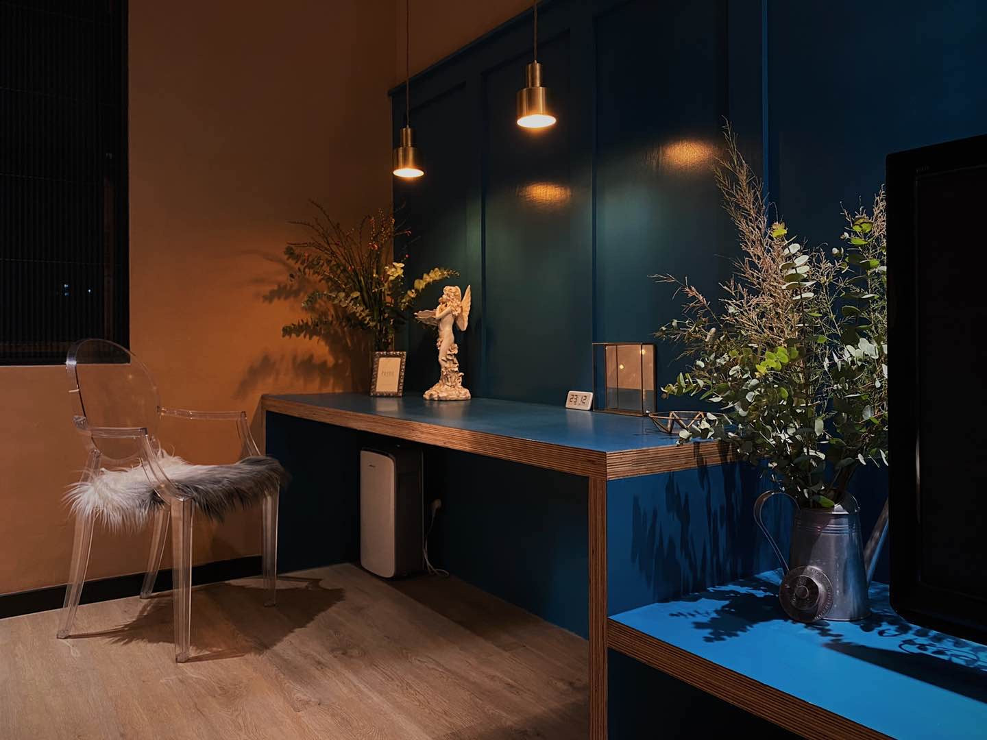 Shanghai Hills & Gefii Hengshan Road close to Hengshan rd bar street and subway line1