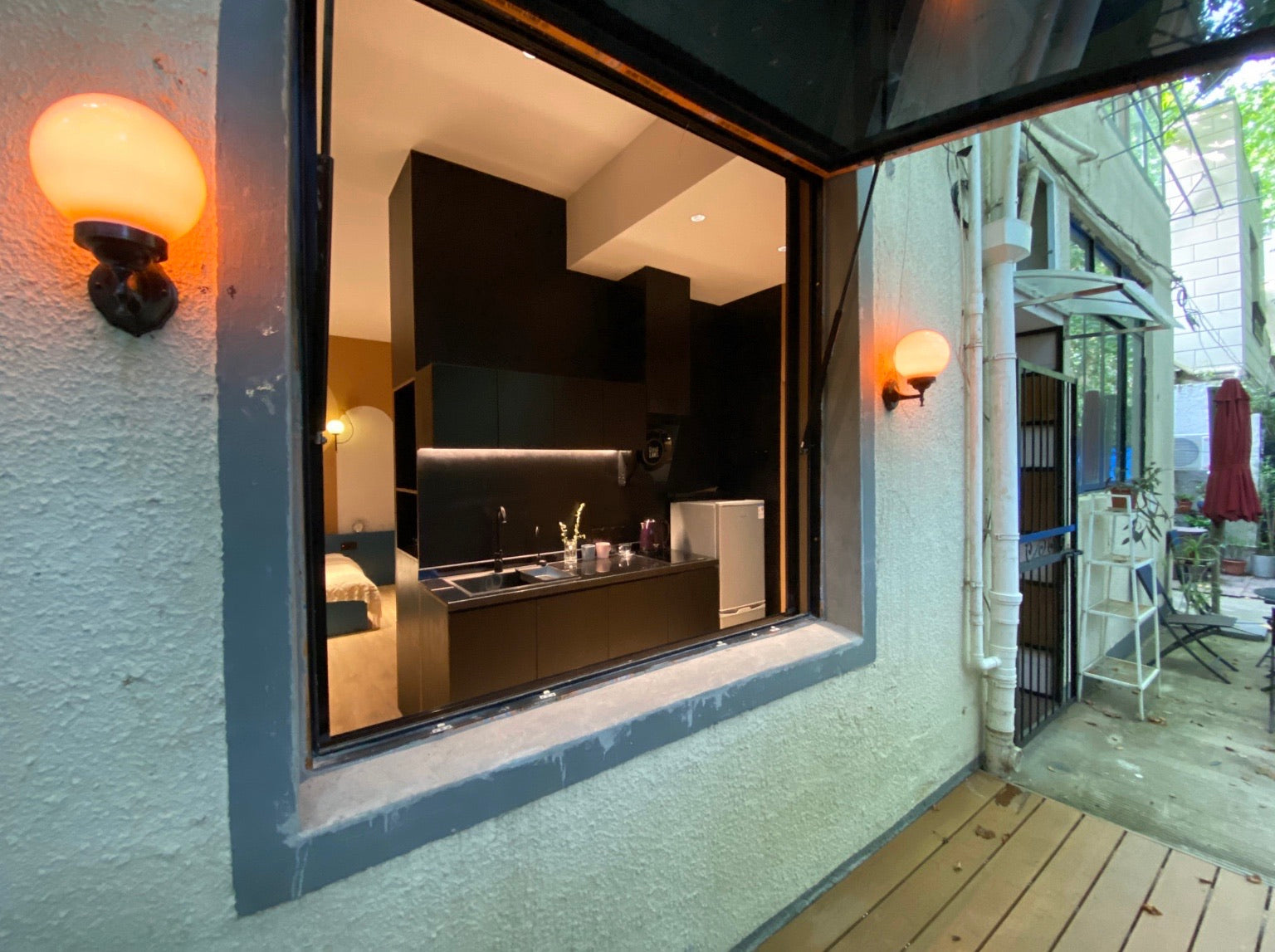 Shanghai Hills & Gefii Hengshan Road close to Hengshan rd bar street and subway line1
