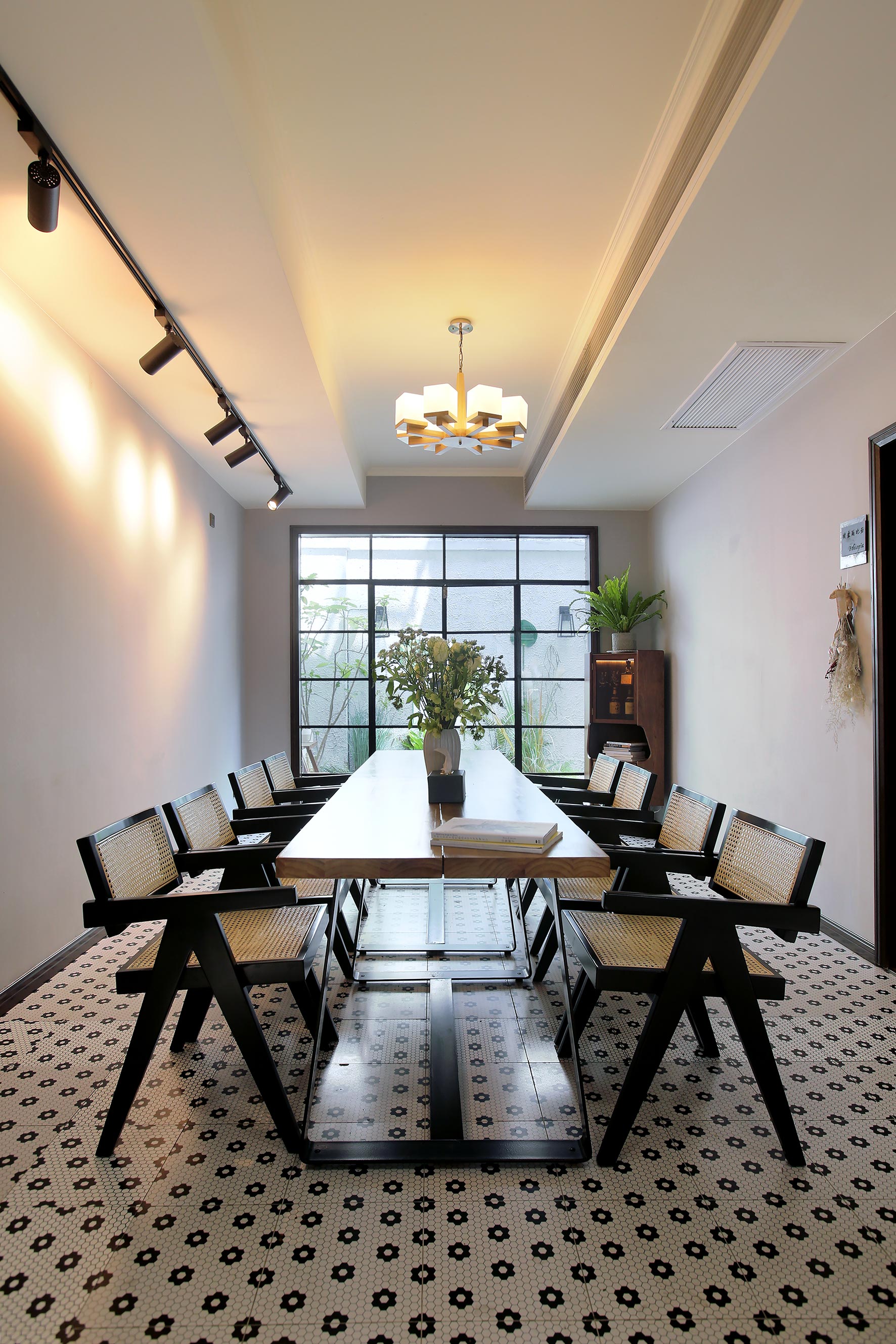 Shanghai Downtown Hills Boutique Guesthouse - Near Metro Line 7, Exit 3, Changping Road