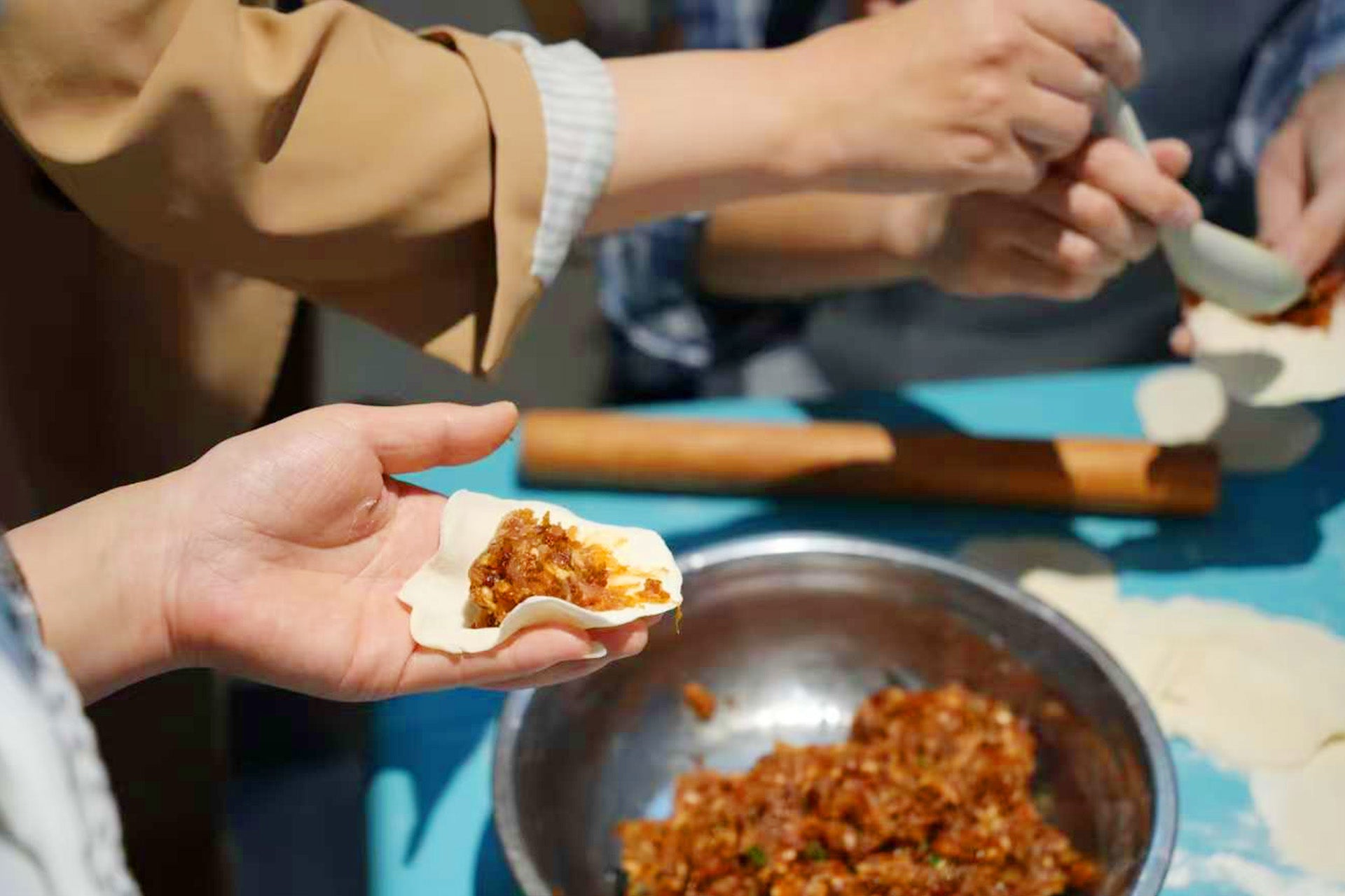 Eat Like a Local:Shanghai Wet Market and Xiaolongbao-making