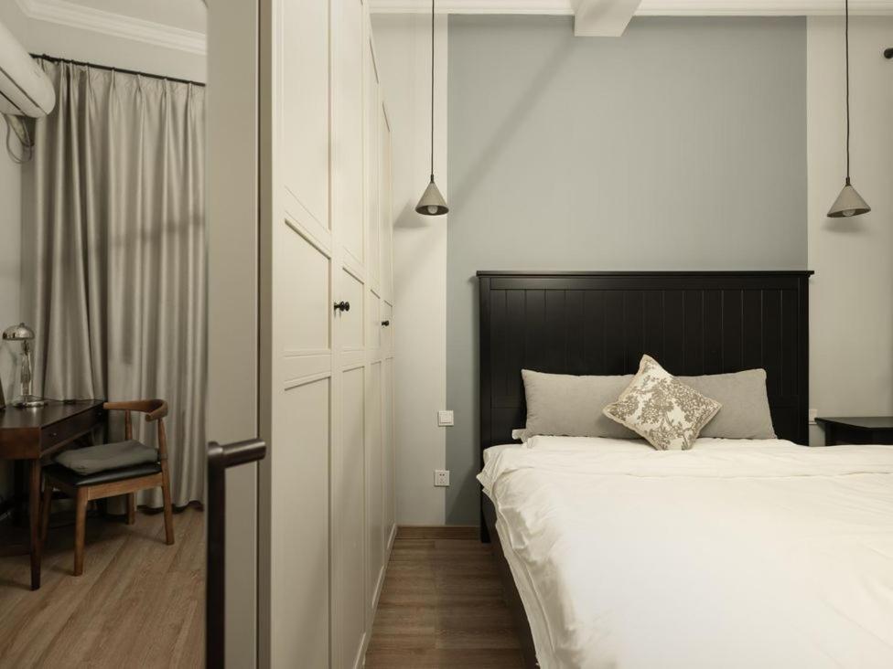 Shanghai Hills & Gefii Petite Terrace 2 rooms Family Downtown Suite close to Metro Line 2 Jing'an Temple