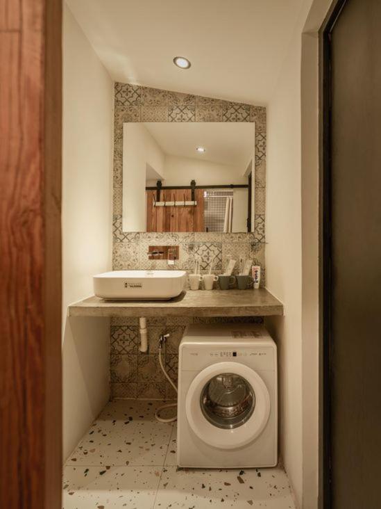 Shanghai Hills & Gefii Petite Terrace 2 rooms Family Downtown Suite close to Metro Line 2 Jing'an Temple