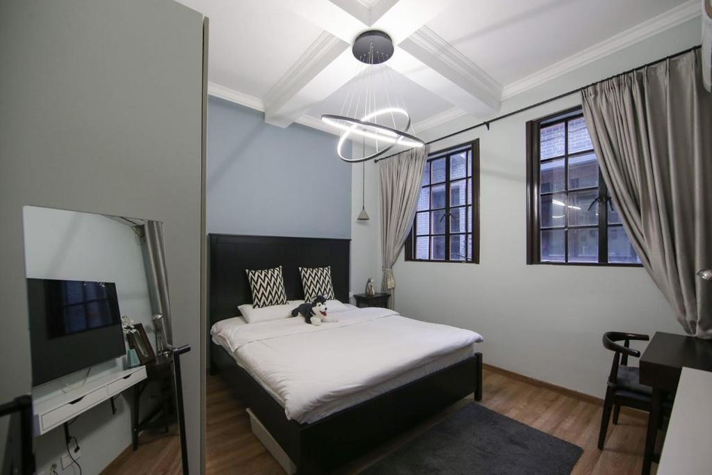 Shanghai Hills & Gefii Petite Terrace 2 rooms Family Downtown Suite close to Metro Line 2 Jing'an Temple
