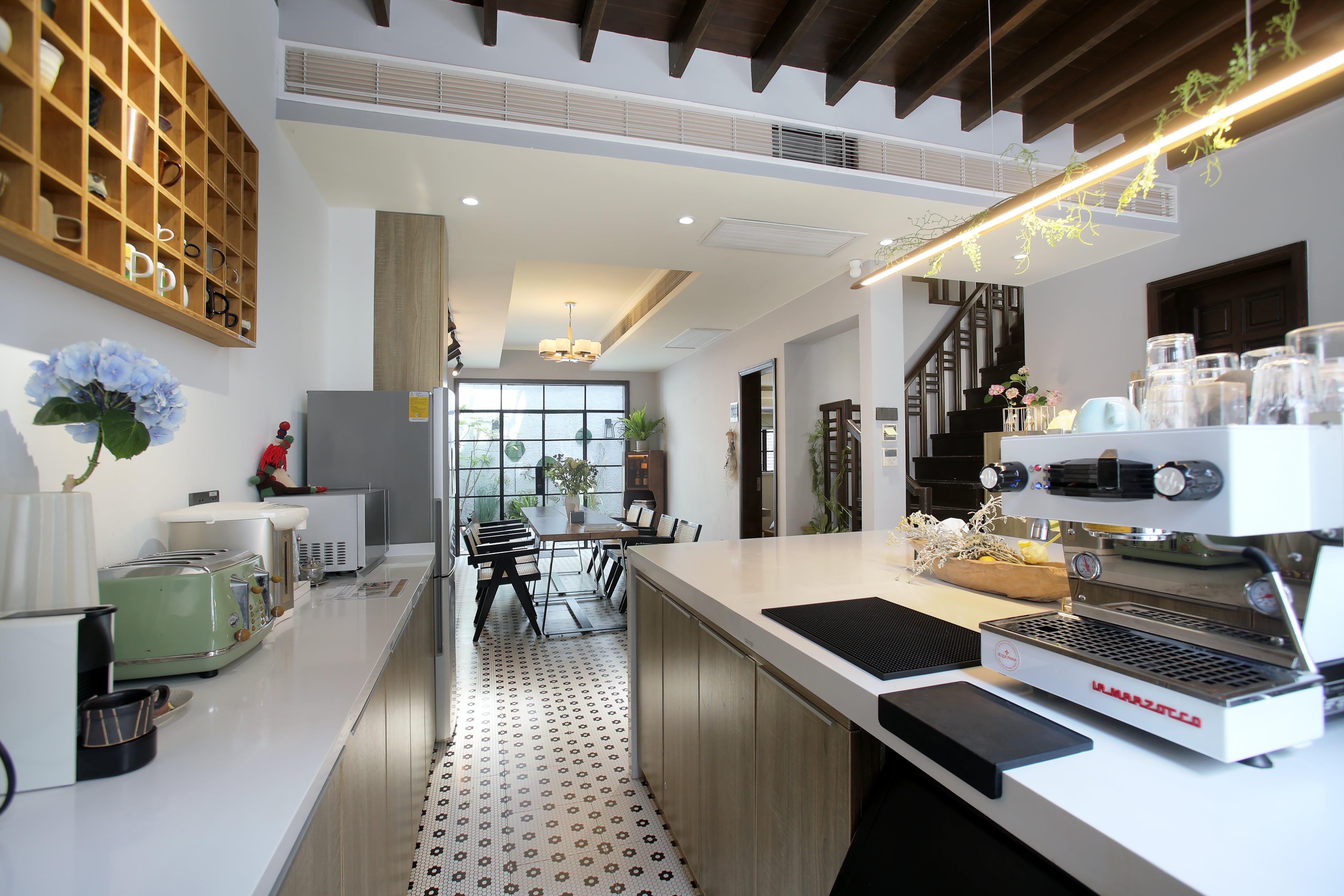 Shanghai Downtown Hills Boutique Guesthouse - Near Metro Line 7, Exit 3, Changping Road