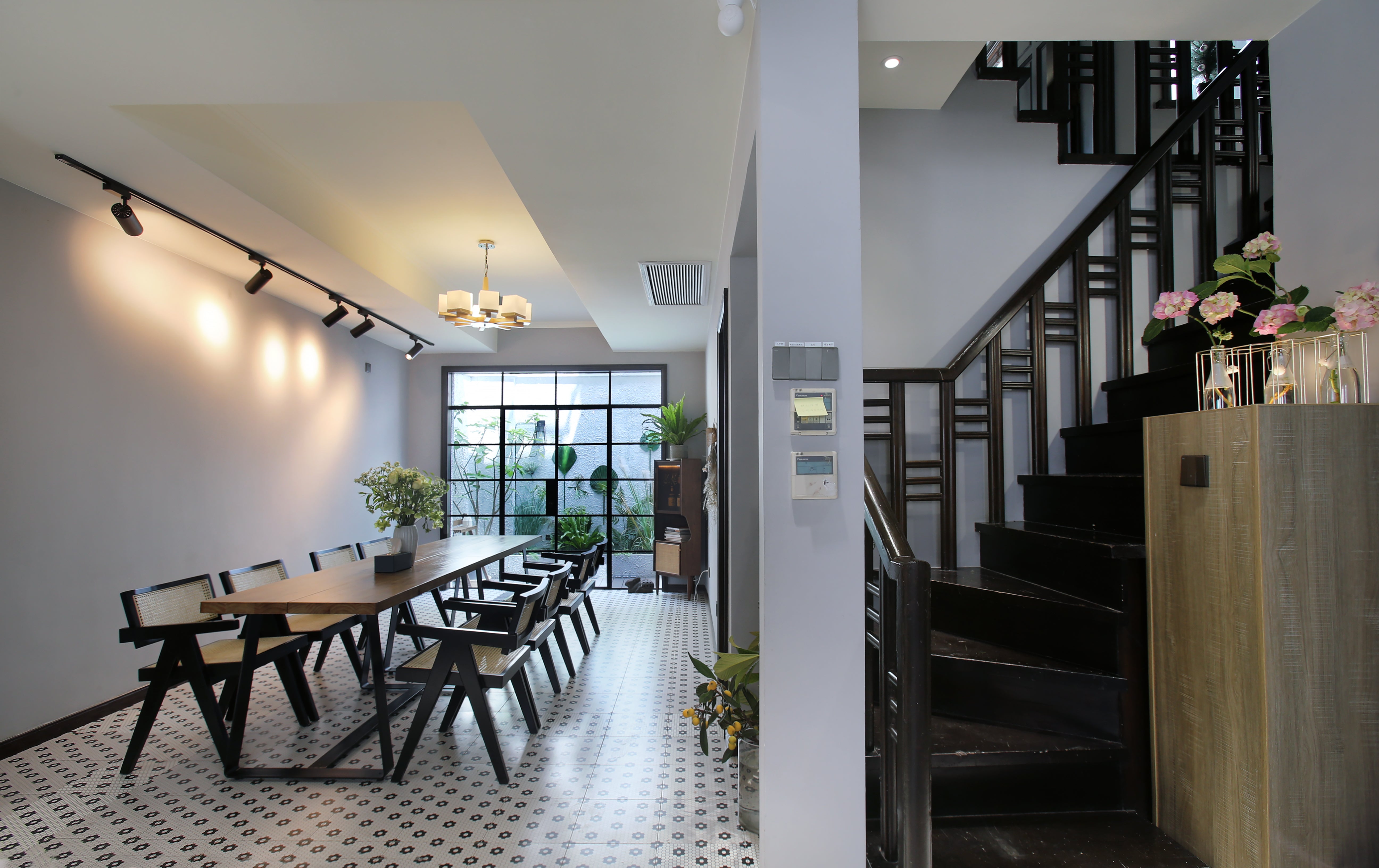 Shanghai Downtown Hills Boutique Guesthouse - Near Metro Line 7, Exit 3, Changping Road