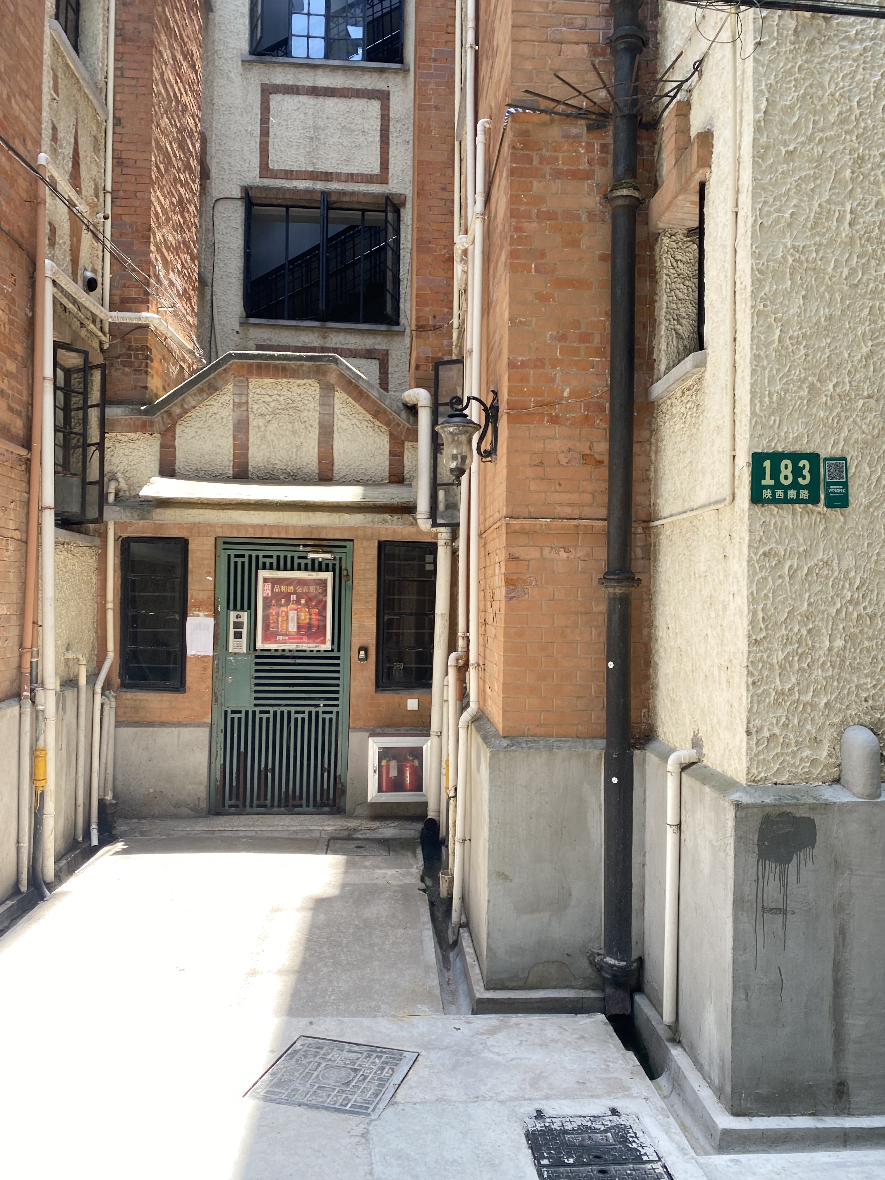 Art Suite 14 - Near Line 1, 10 & 12 South Shanxi Road Metro