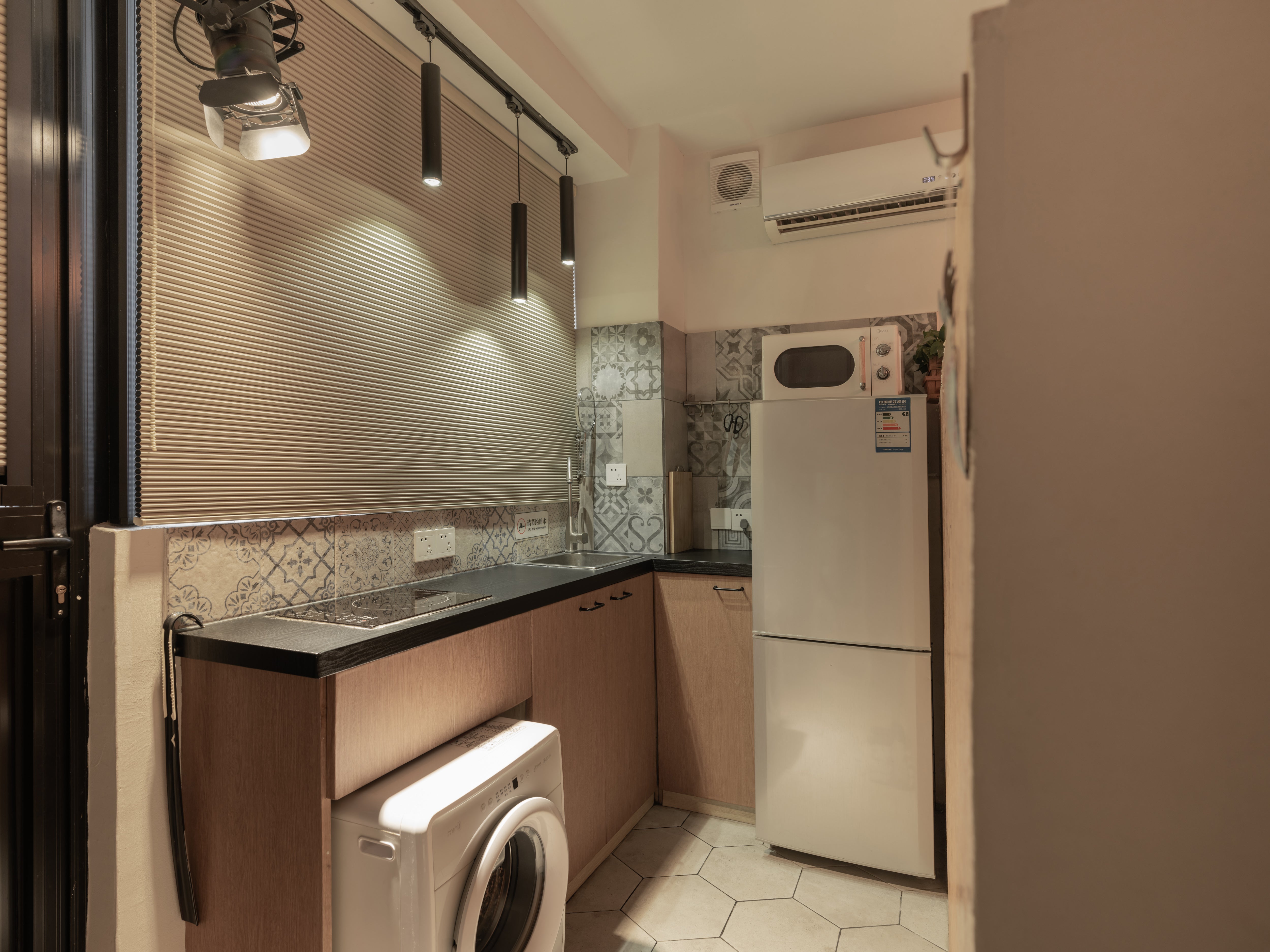 Shanghai Hills & Gefii After Party close to Metro line 2, 7 and 11