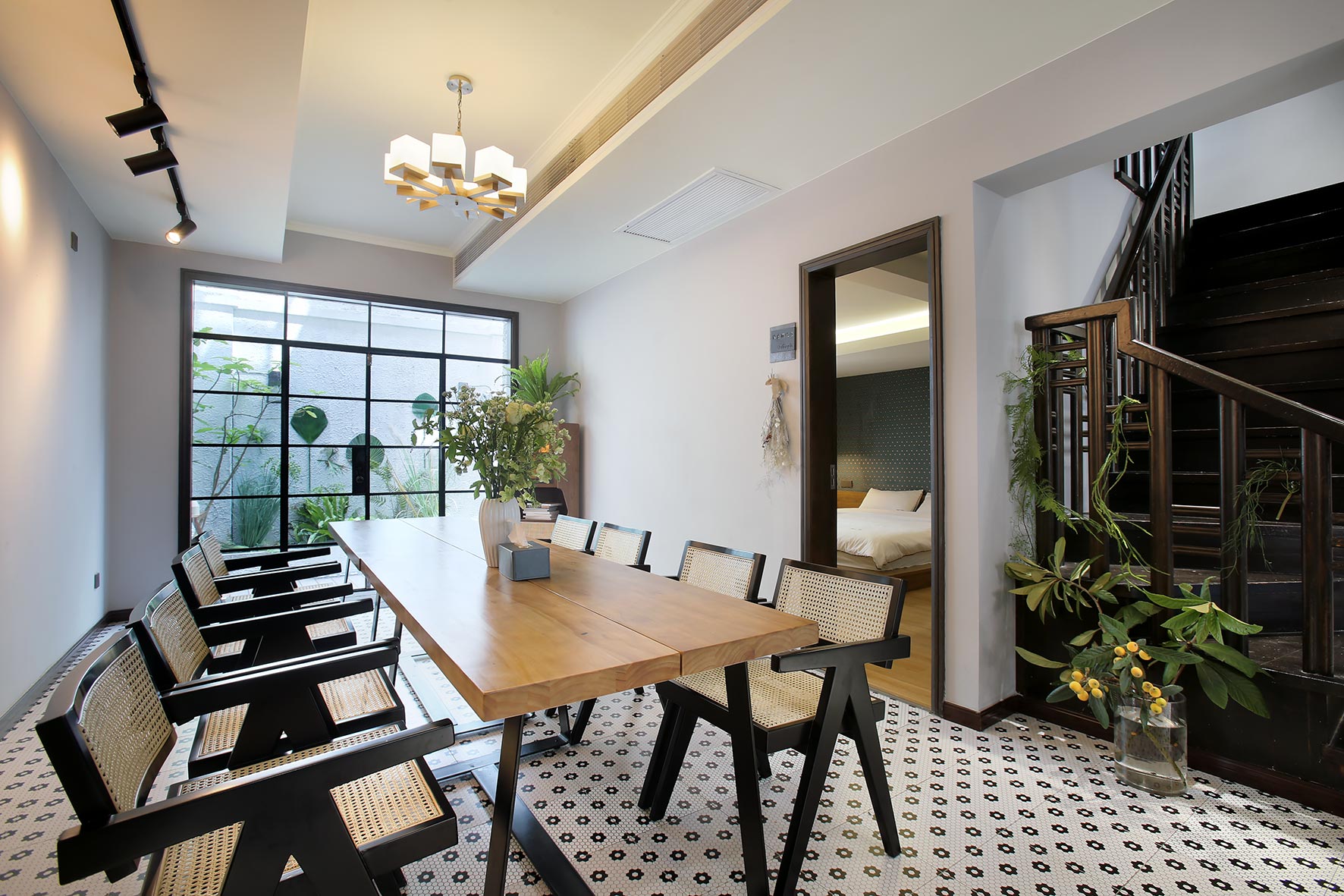 Shanghai Downtown Hills Boutique Guesthouse - Near Metro Line 7, Exit 3, Changping Road