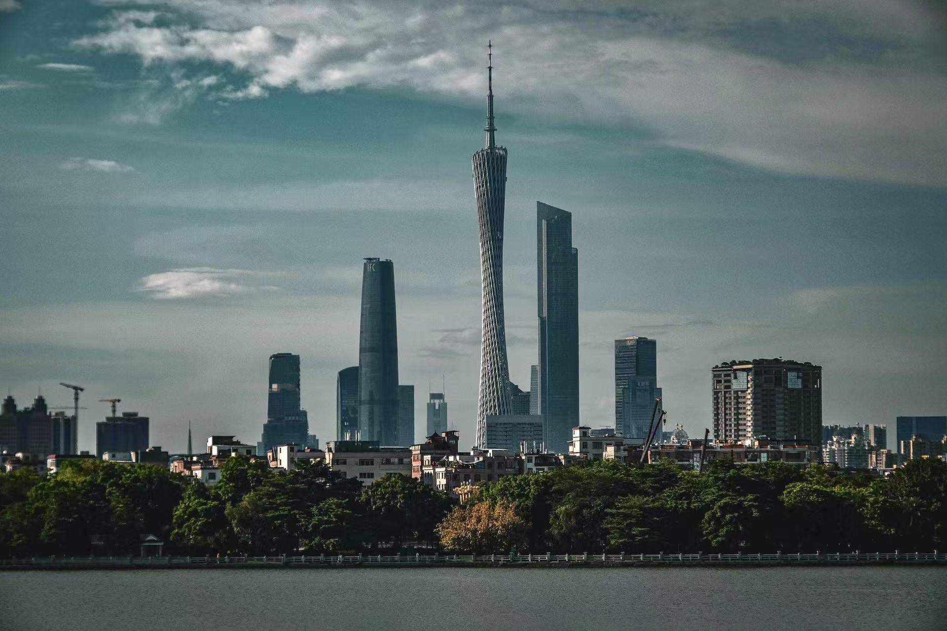 Shanghai Transportation Guide: The Essential Tips for Navigating the City with Ease