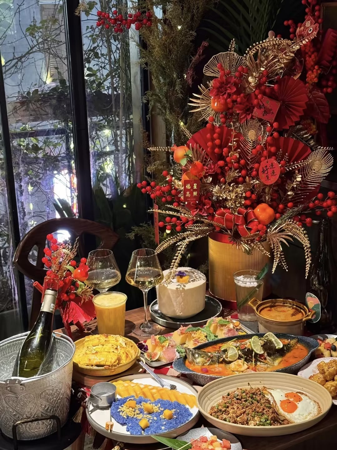 Dine with the Skyline: Your 2026Shanghai New Year's Eve Restaurant