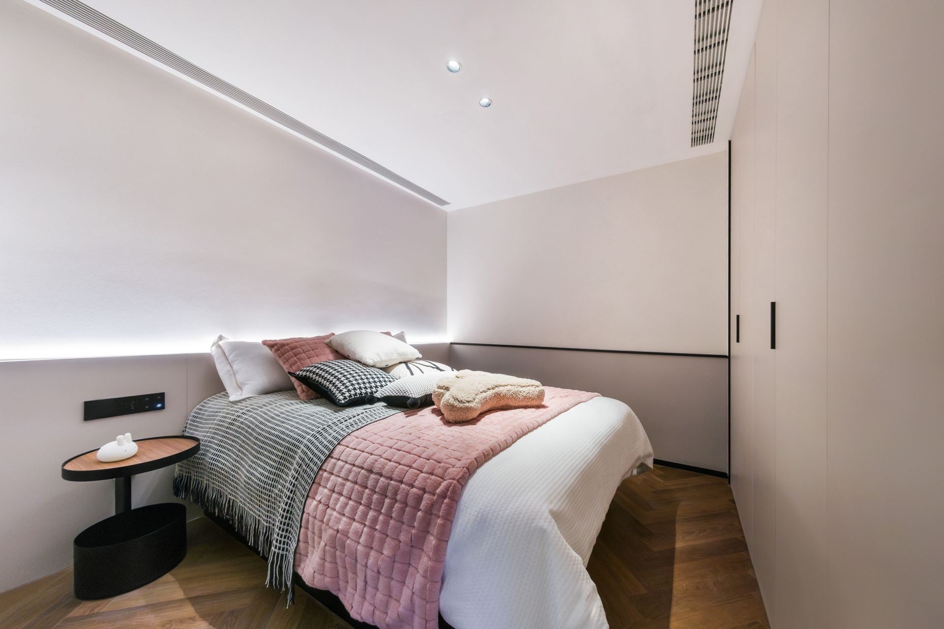 GROW Suisse Place Executive Two-Bedroom Suite (54 sqm)