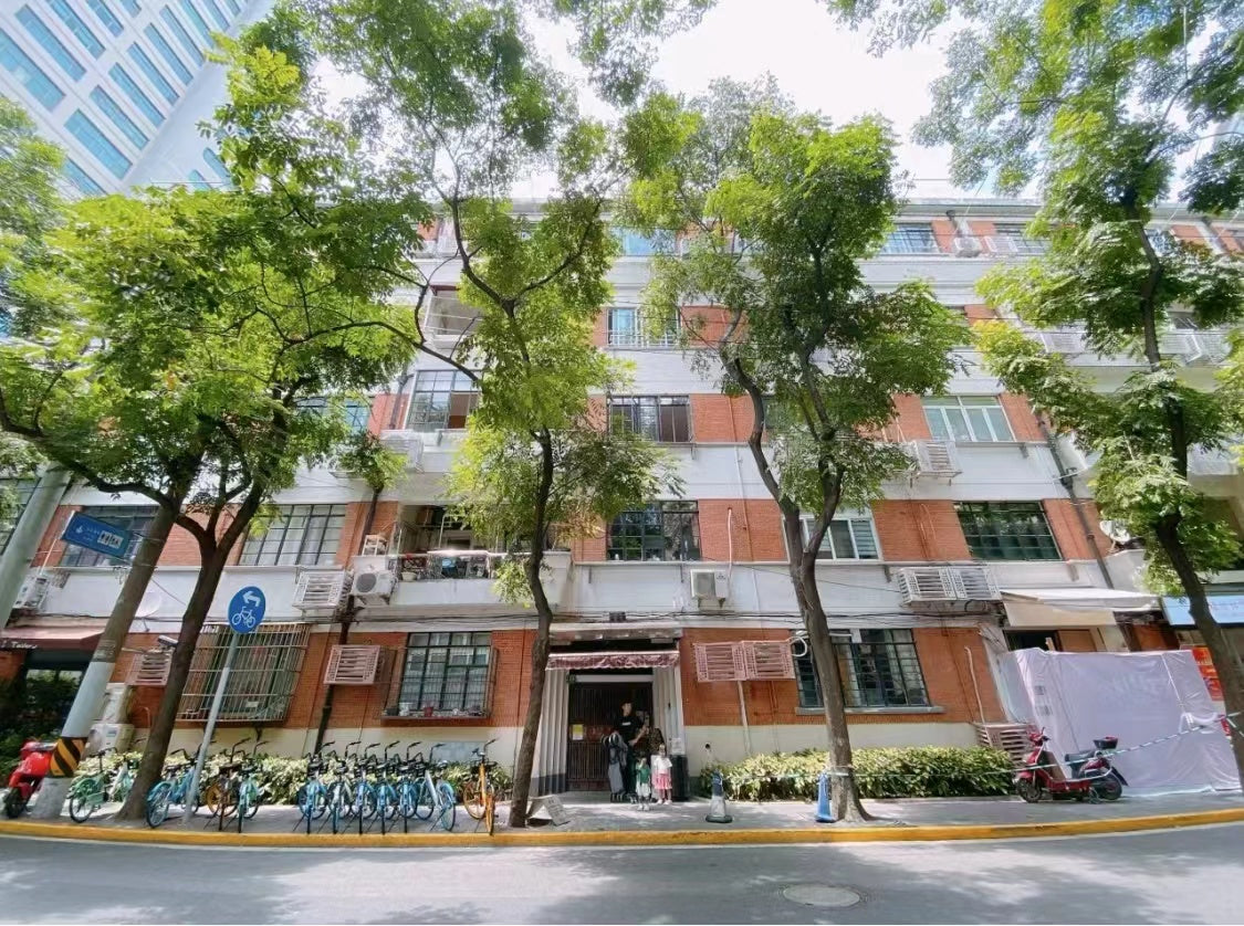 Shanghai Hills & Gefii The Doll's House close to Metro Line 2 Jing'an Temple