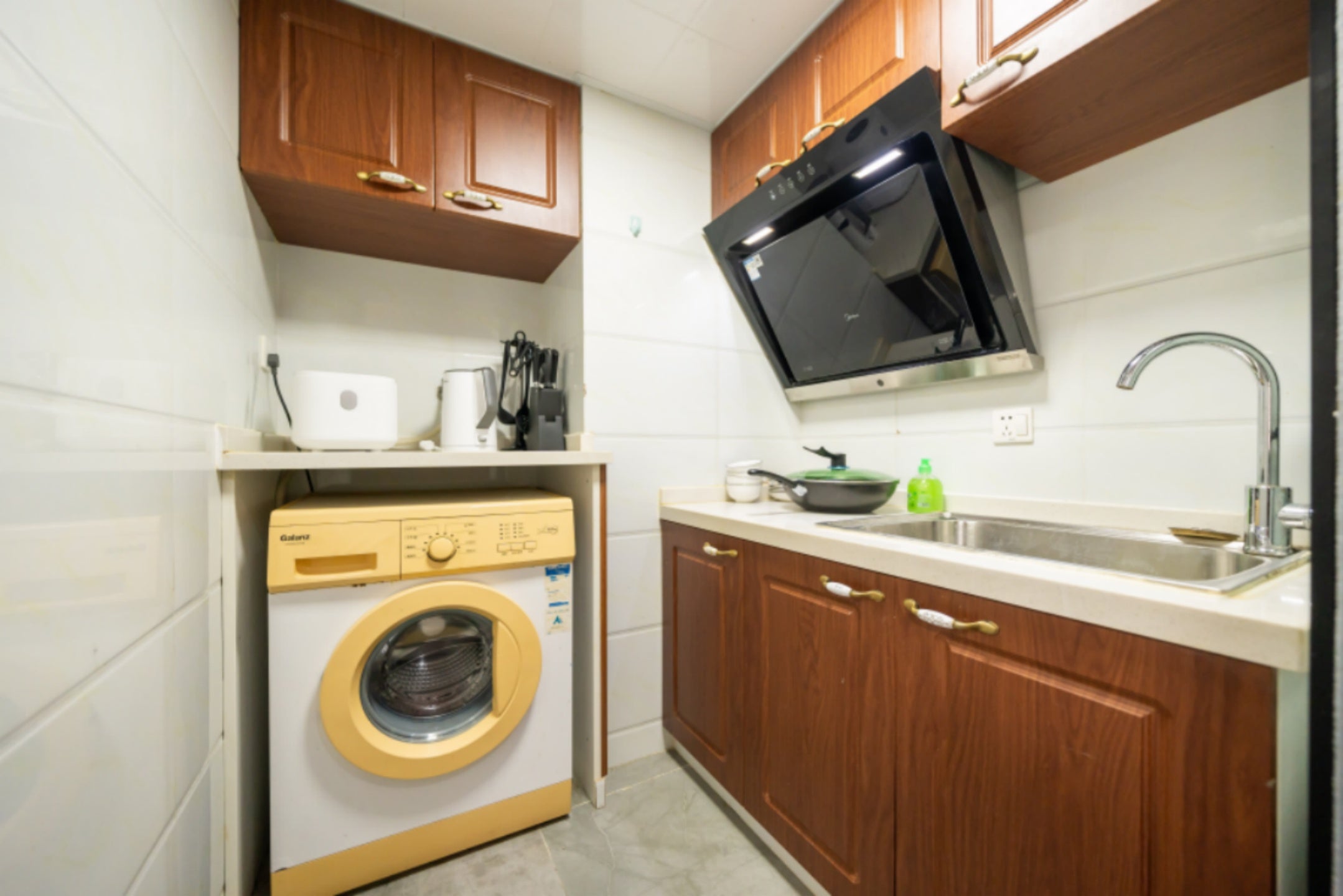 Shanghai Hills & Freshly Home Loft Retreat with 17&2 Line Access near NECC-14