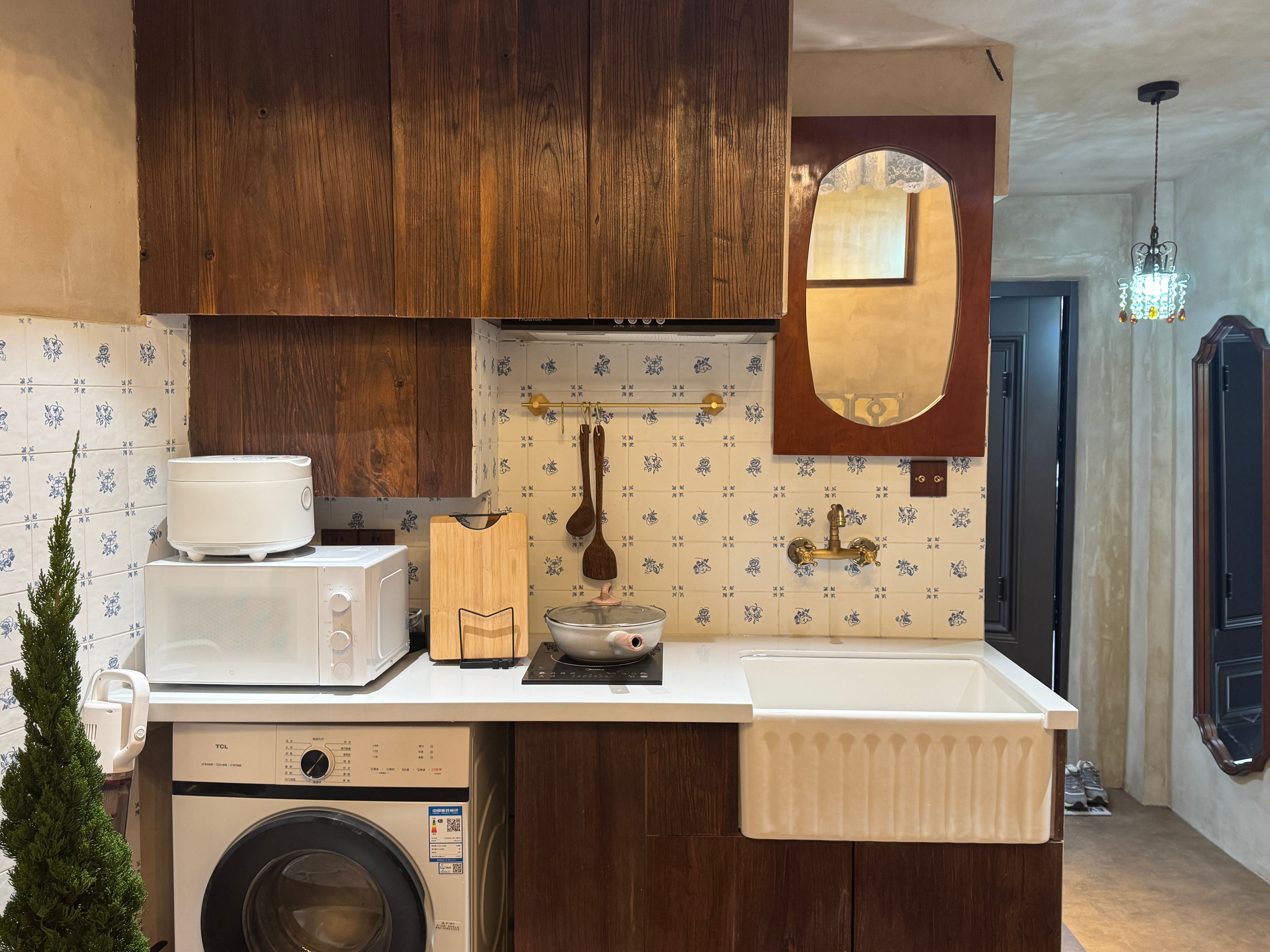 Vintage Shanghai Lane House Loft with French Country Vibe near Wukang Building and Julu Road-7