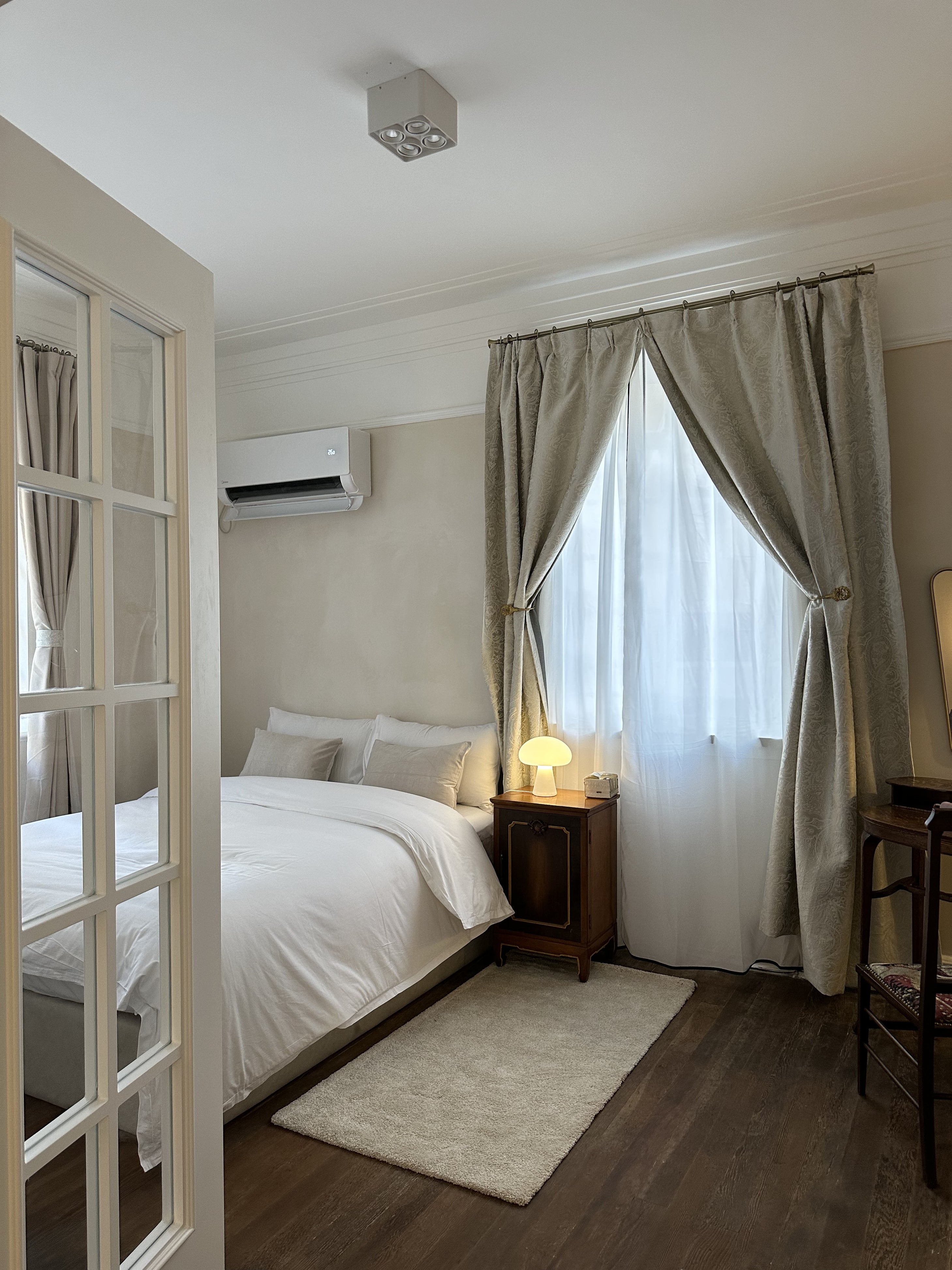 Art Suite 15 - Near Line 1 & 7 Changshu Road Metro