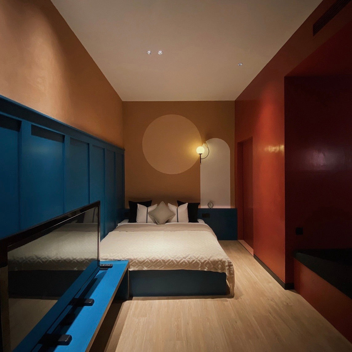 Shanghai Hills & Gefii Hengshan Road close to Hengshan rd bar street and subway line1